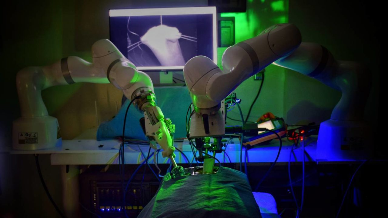 Provedena-operaciya,-kotoruyu-sovershil-Smart-Tissue-Autonomous-Robot